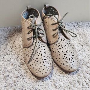 Crown Vintage Ankle Booties